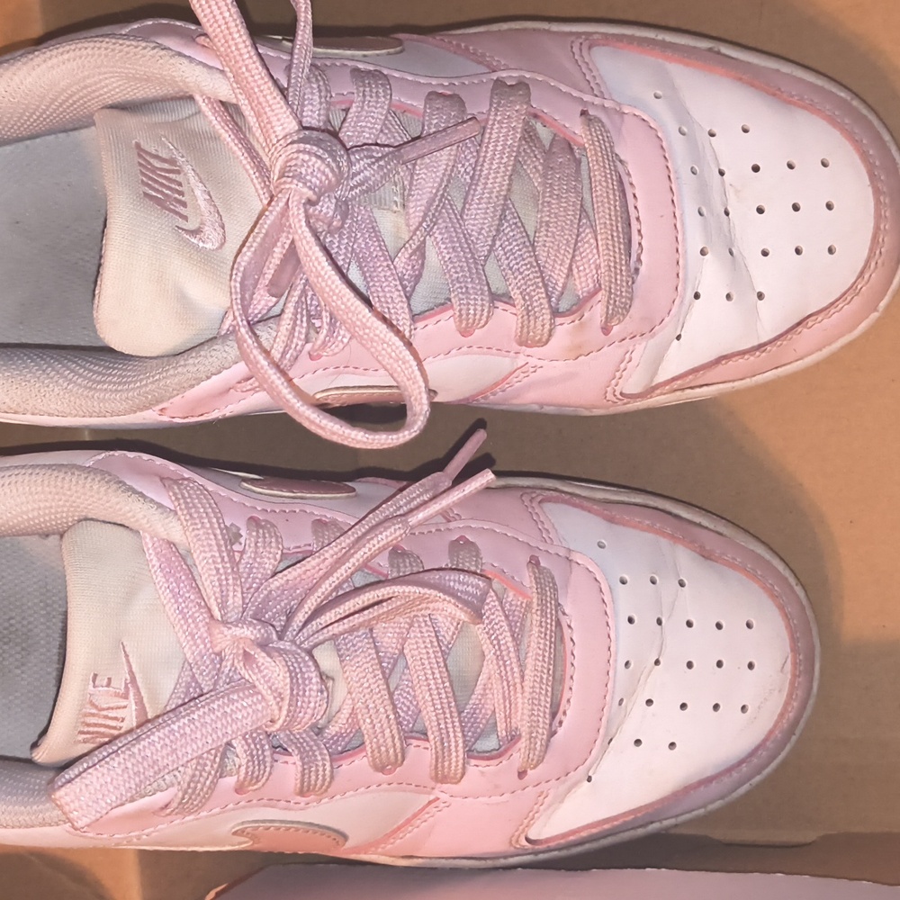 Nike Court Borough Pink Shoes Size 4y - Picture 3 of 6